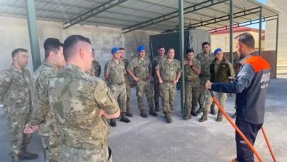 Komandolara arama kurtarma eğitimi