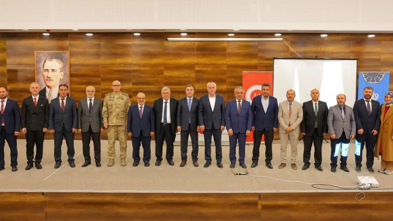 &quot;Peygamberimiz ve Aile Ahlakı&quot; konulu panel düzenlendi