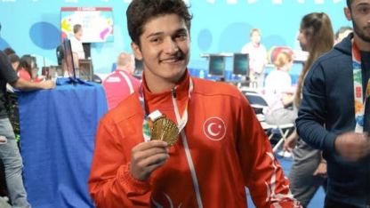 Bakan Bak’tan dünya şampiyonu halterci Muhammed Furkan Özbek’e tebrik