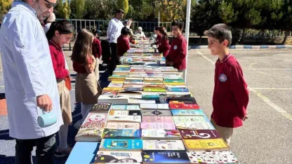 ’Kültür ve Sohbet Odası’ yapımına destek için kitap fuarı...
