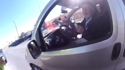 76 yaşındaki Hüseyin dedenin bayrak aşkı...