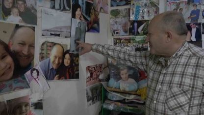 Doğduğu 7 bin nüfuslu kasabanın neredeyse tüm sakinlerinin fotoğraflarını çekip arşivledi