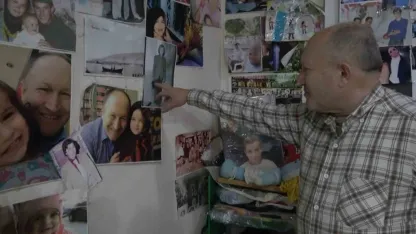 Doğduğu 7 bin nüfuslu kasabanın neredeyse tüm sakinlerinin fotoğraflarını çekip arşivledi