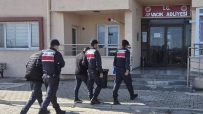 Çanakkale’de göçmen kaçakçılığı operasyonu; 9 organizatör, 3 şüpheli, 48 kaçak göçmen yakalandı