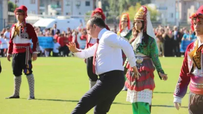 Kaymakam Akkaya’nın zeybek gösterisi büyük beğeni topladı