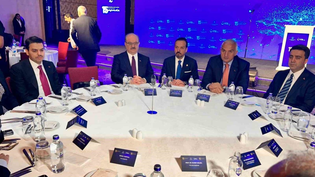 Bakan Ersoy: &quot;Dünyanın dört bir yanına yayılmış 7 milyon Türk diasporası var&quot;