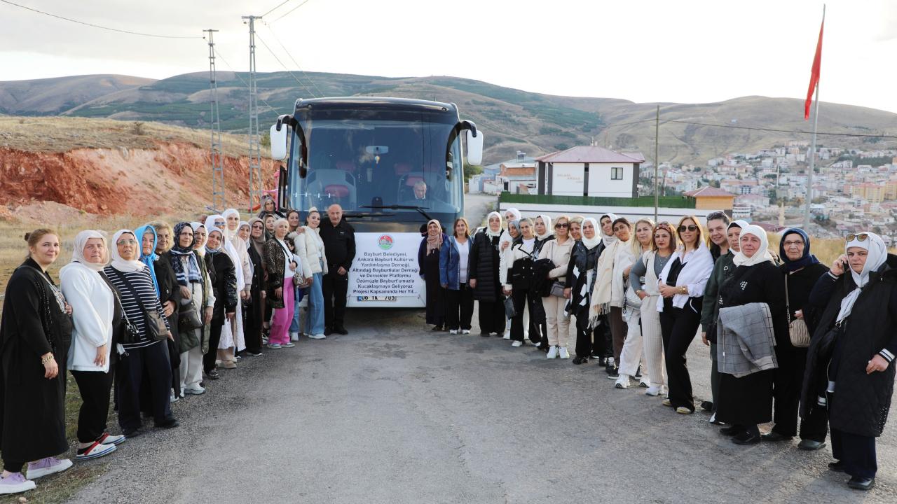 Bayburt&#039;u hiç görmemişlerdi: Bayburtlular baba ocağını ziyaret ettiler
