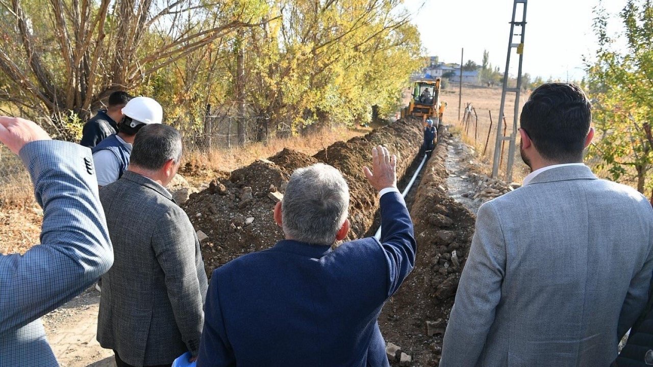 Büyükşehir’in Sarız’daki alt ve üst yapı yatırımları sürüyor
