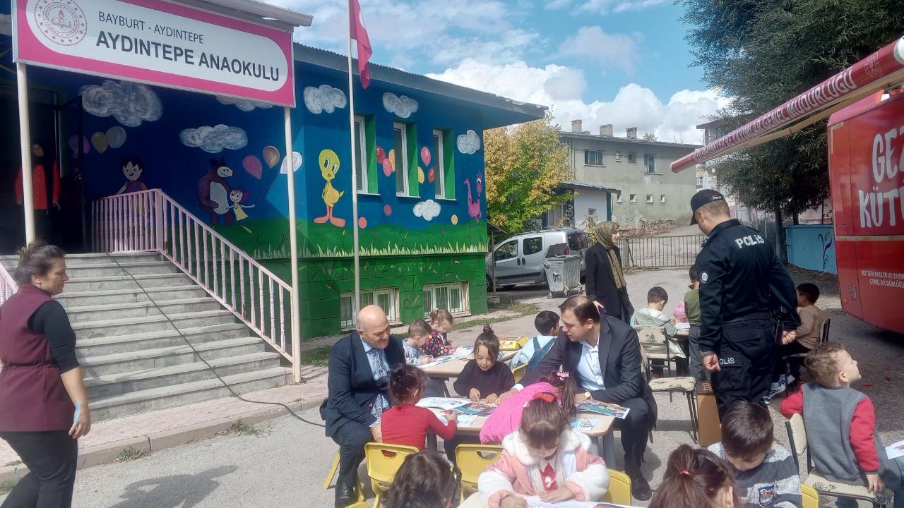 Gezici Kütüphane Aydıntepe&#039;de miniklerle buluştu