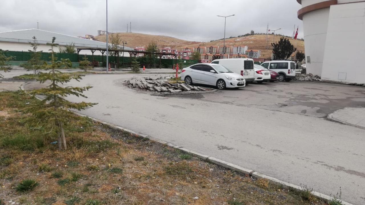 Hastane bahçesi yenileniyor