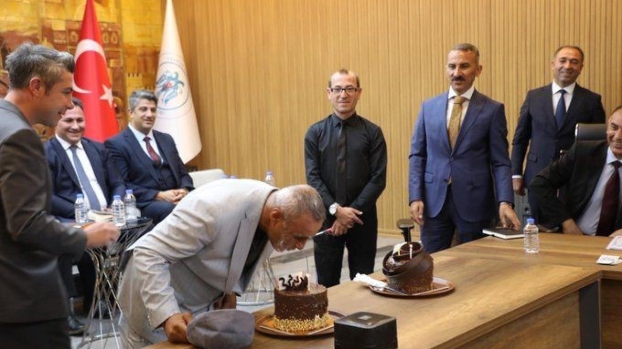 Köprü dizisine de konu olan Erzincan’ın güleç yüzü Tuncay’a, Validen doğum günü sürprizi
