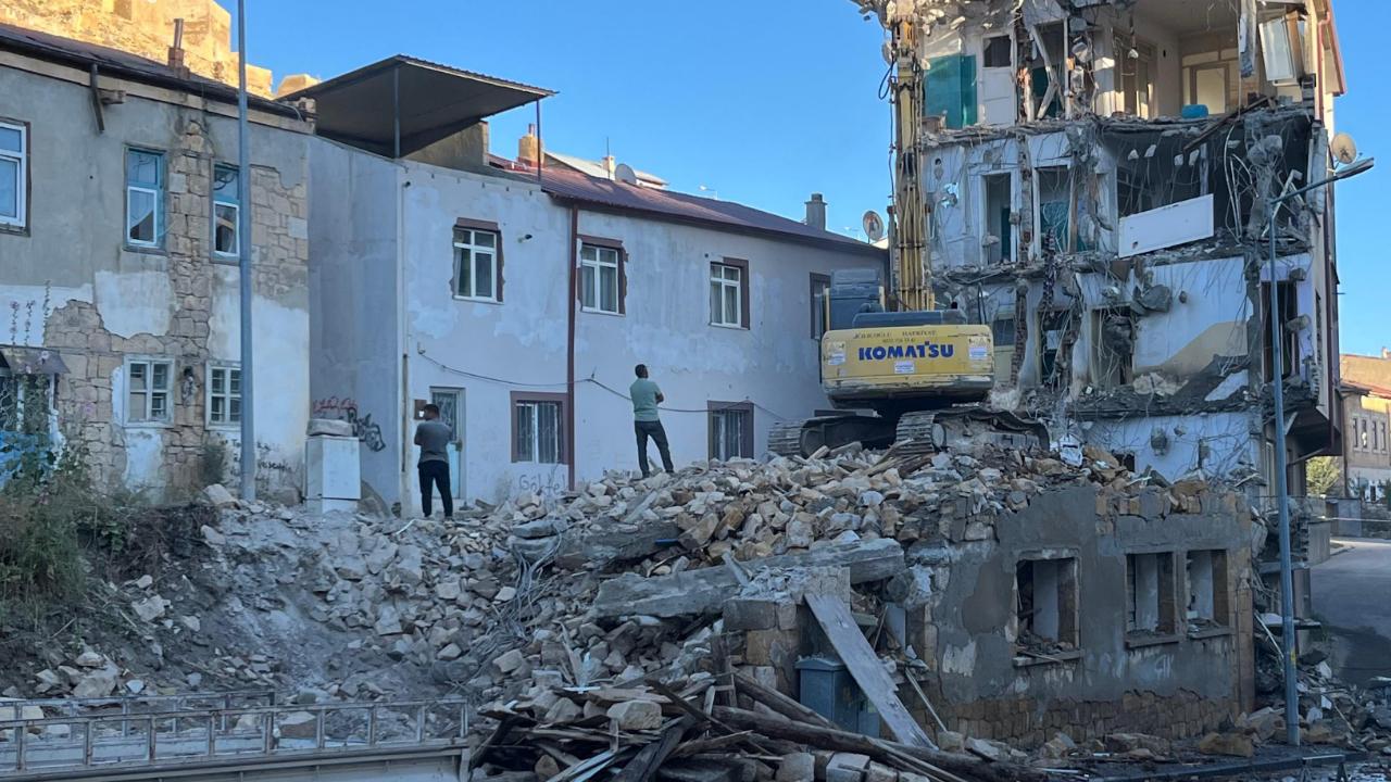 Metruk binalar ciddi sorun oluşturuyor