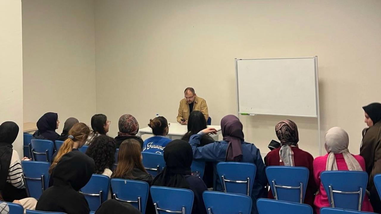 Öğrencilere “Düşünme becerileri ve teknikleri” eğitimi