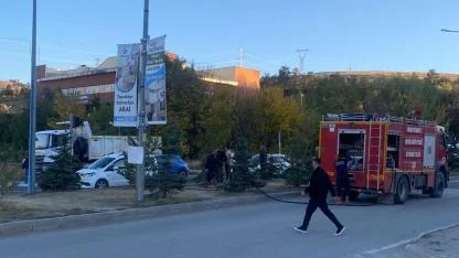Seyir halindeki kamyon alev aldı!
