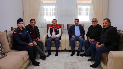 Vali Eldivan'dan Sakızlı köyü muhtarına geçmiş olsun ziyareti