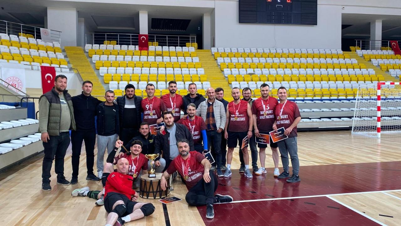 Voleybol turnuvasında İl Sağlık Müdürlüğü şampiyon oldu