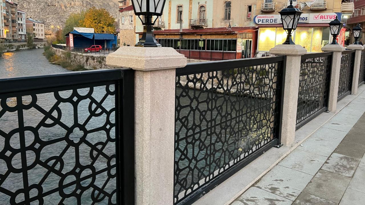 Yıkılıp yapılacakken, korkuluk yenilenmesiyle yetindi!