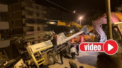 Zahit’te korkutan anlar: Hazır beton pompası devrildi!