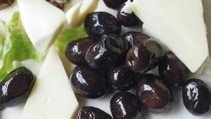 Zeytinle peyniri birlike yiyen yandı! Uzman açıkladı