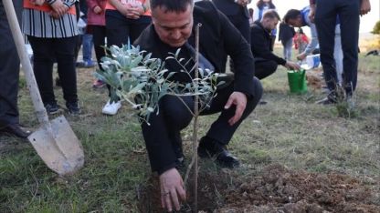 BŞEÜ’de zeytin fidanları toprakla buluştu