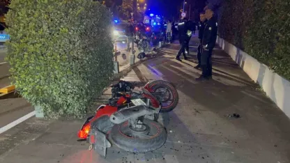 Samsun’da motosiklet yayaya çarptı: 3 kişi ağır yaralandı