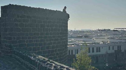 Zabıta ekipleri intihar girişiminde bulunan kadını ikna etti