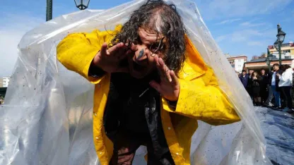 Bayburt’ta alışılmışın dışında bir performans: Naylona sarılıp Çoruh’un serin suyuyla arındı