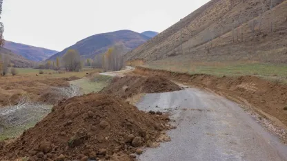 Köy yollarında genişletme çalışması