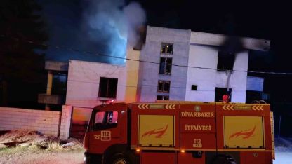 Diyarbakır’da çıkan yangında boş ev kullanılamaz hale geldi