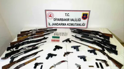 Jandarma ekiplerinden silah ve kaçakçılık operasyonu