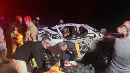 Kamyonete arkadan çarpan otomobil hurda yığınına döndü: 1 ölü, 2 yaralı