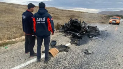Alev alan araçtan 5 canı kurtardı: AFAD görevlisine başarı belgesi
