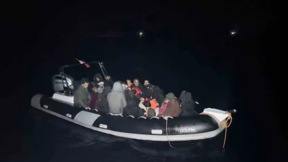 Yunanistan’ın Türk sularına geri ittiği 31 düzensiz göçmen kurtarıldı