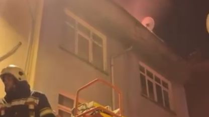 Elazığ’da 4 katlı apartmanda yangın paniği