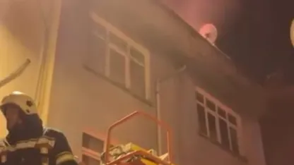 Elazığ’da 4 katlı apartmanda yangın paniği