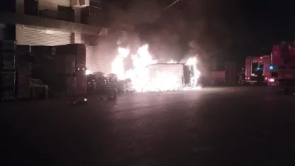 Başakşehir’de dükkanı önündeki paletlerde çıkan minibüse sıçradı