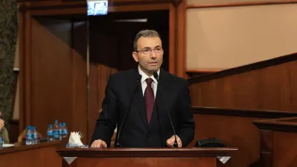 İBB’de mikrofon gerginliği: Başkan Cin İmamoğlu’nu eleştirince İBB Başkan Vekili Aslan mikrofonu kapattırdı