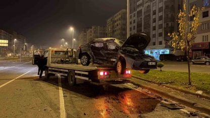 Kayseri’de iki otomobil çarpıştı: 1’i ağır 3 yaralı