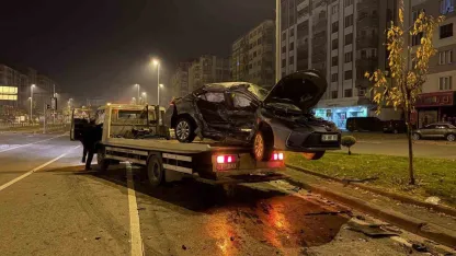 Kayseri’de iki otomobil çarpıştı: 1’i ağır 3 yaralı