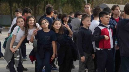 Yürüyüşü ile fenomen olan öğretmene sürpriz