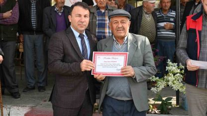 Tavas’ta zeytin seferberliği kapsamında açılan Tarla Okulu ilk mezunlarını verdi