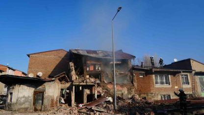 Erzurum’da doğalgaz patlaması: 2 ev çöktü, 1 yaralı