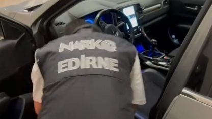 Kapıkule’de aracın gizli bölmelerinden 23 kilo 820 gram skunk çıktı