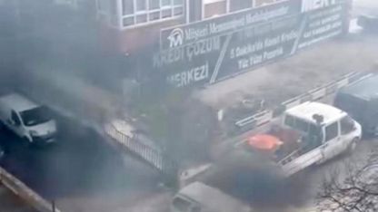 Ankara’da seyir halindeki otomobil alev aldı