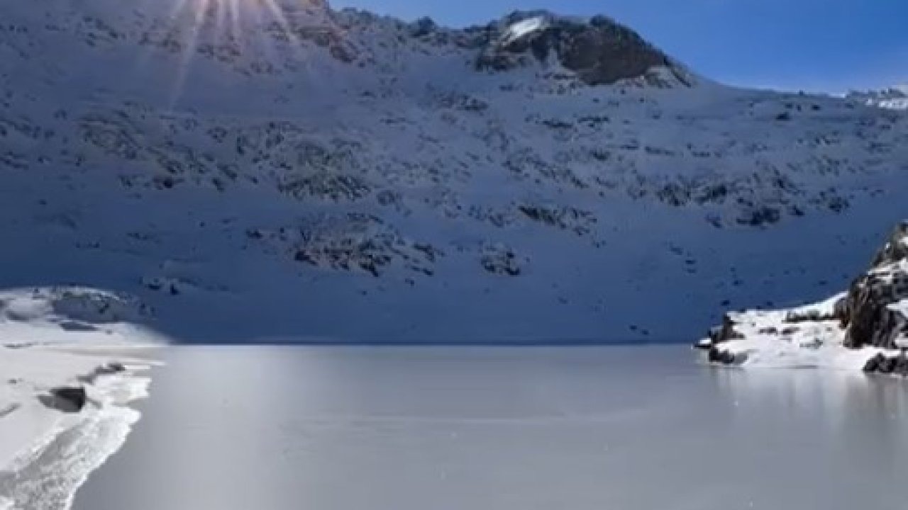 Artabel Gölleri Tabiat Parkı’nda bulunan 20’den fazla göl buz tuttu