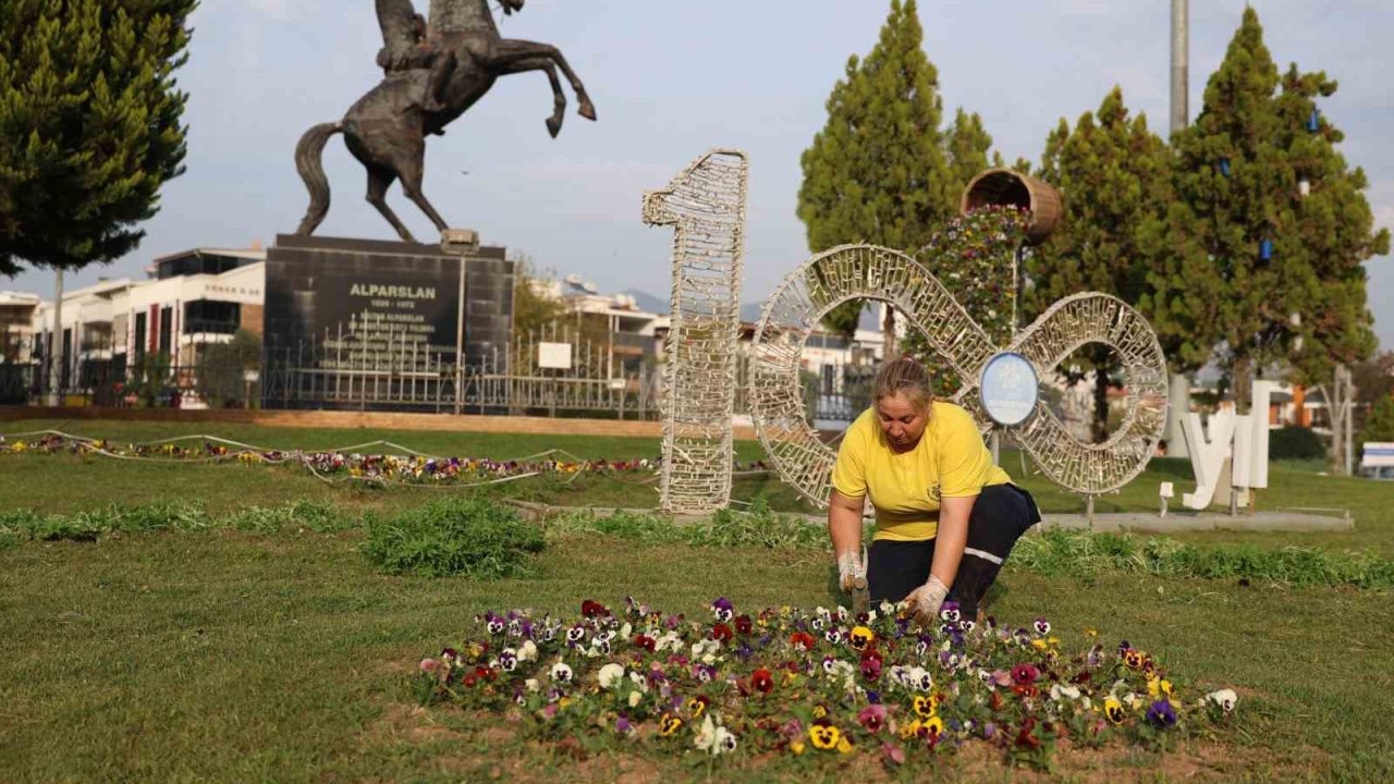 Aydın rengarenk çiçeklerle bezeniyor