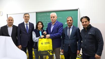 Başkan Memiş’ten üniversiteye hazırlanan öğrencilere destek