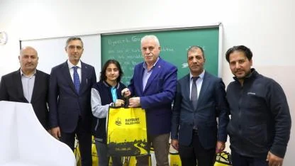 Başkan Memiş’ten üniversiteye hazırlanan öğrencilere destek