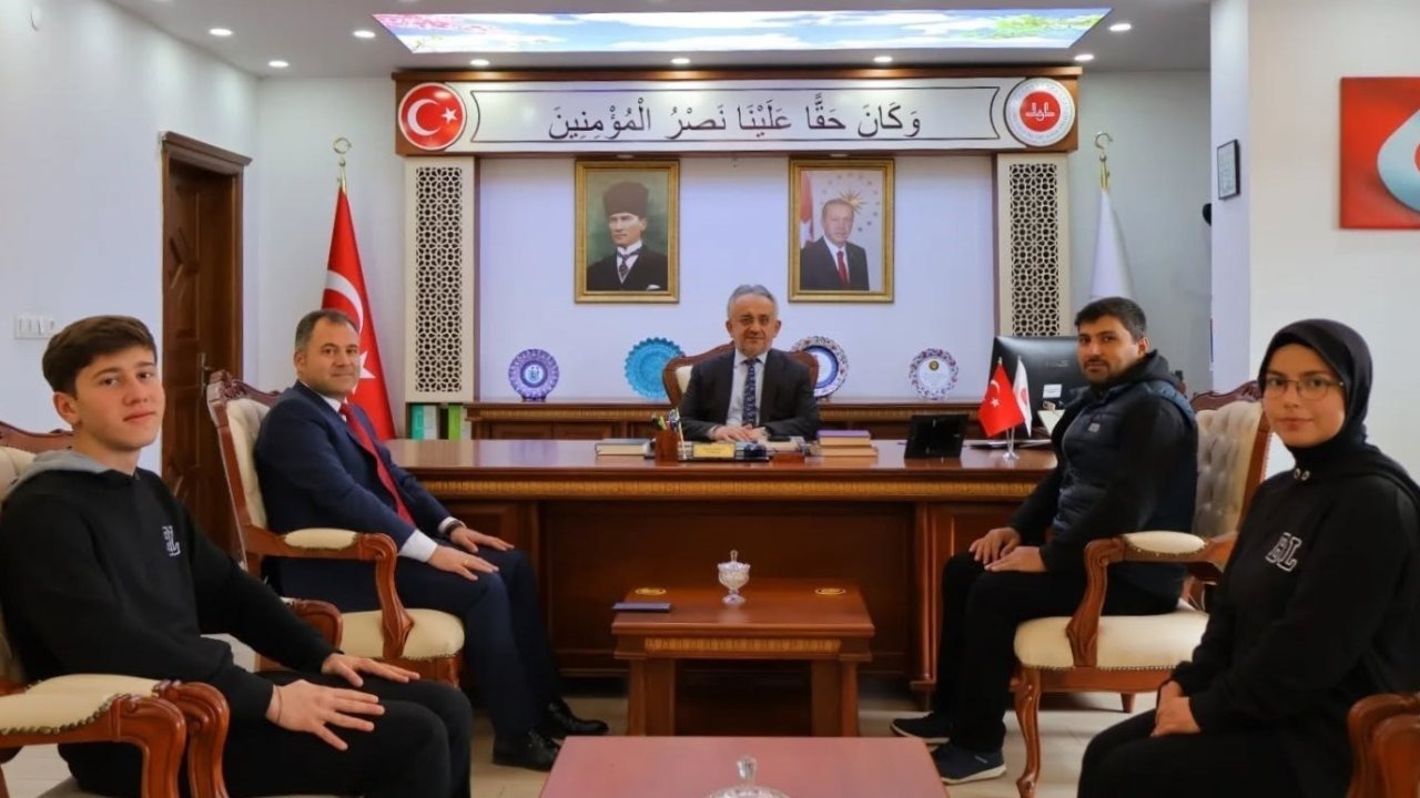 Bayburt Lisesi öğrencilerinden Filistin’e destek