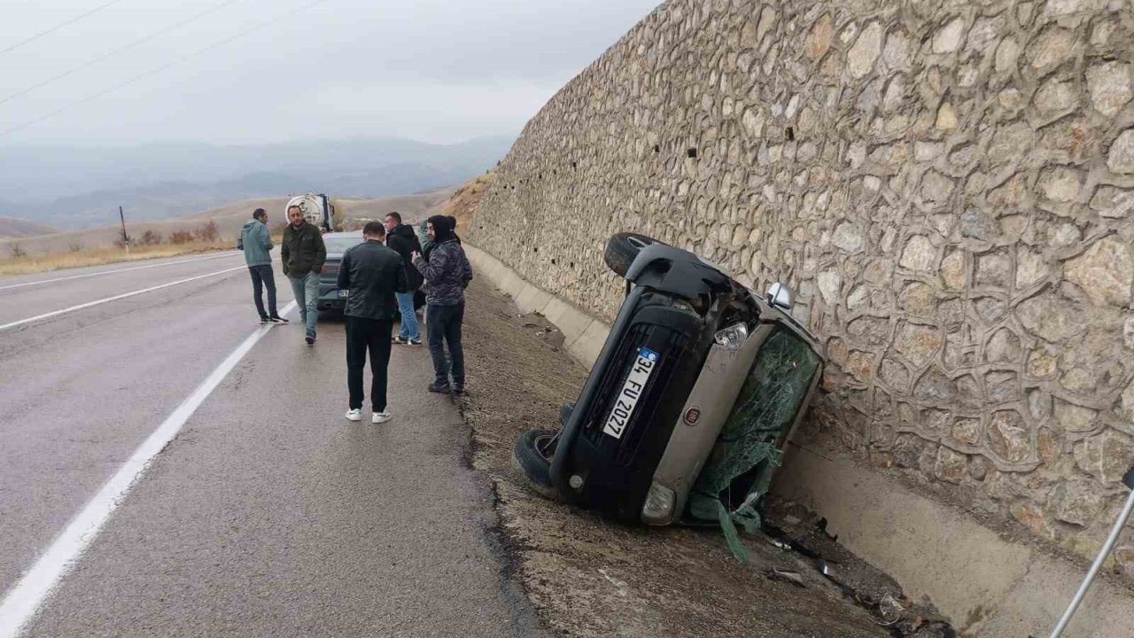 Bayburt&#039;a trafik kazası: 3 yaralı